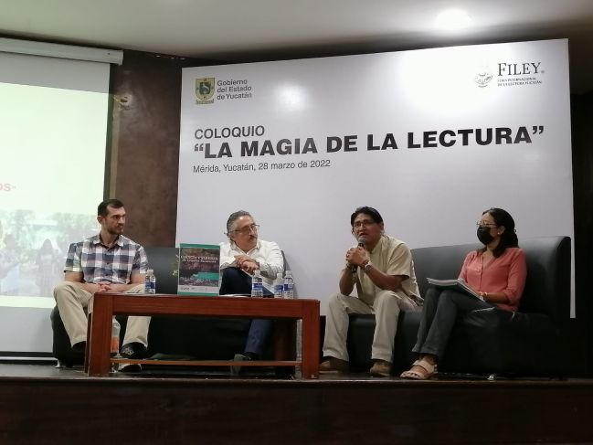 Presentan libro para aprender sobre cenotes en la secundaria